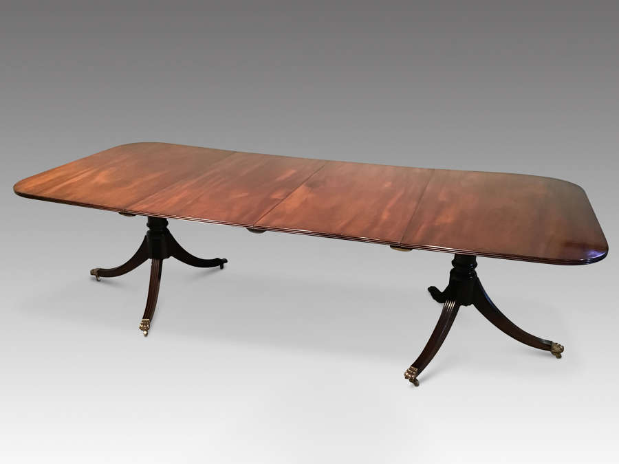 Antique mahogany pedestal dining table.