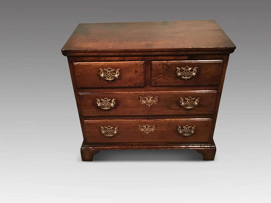 Georgian oak chest of drawers