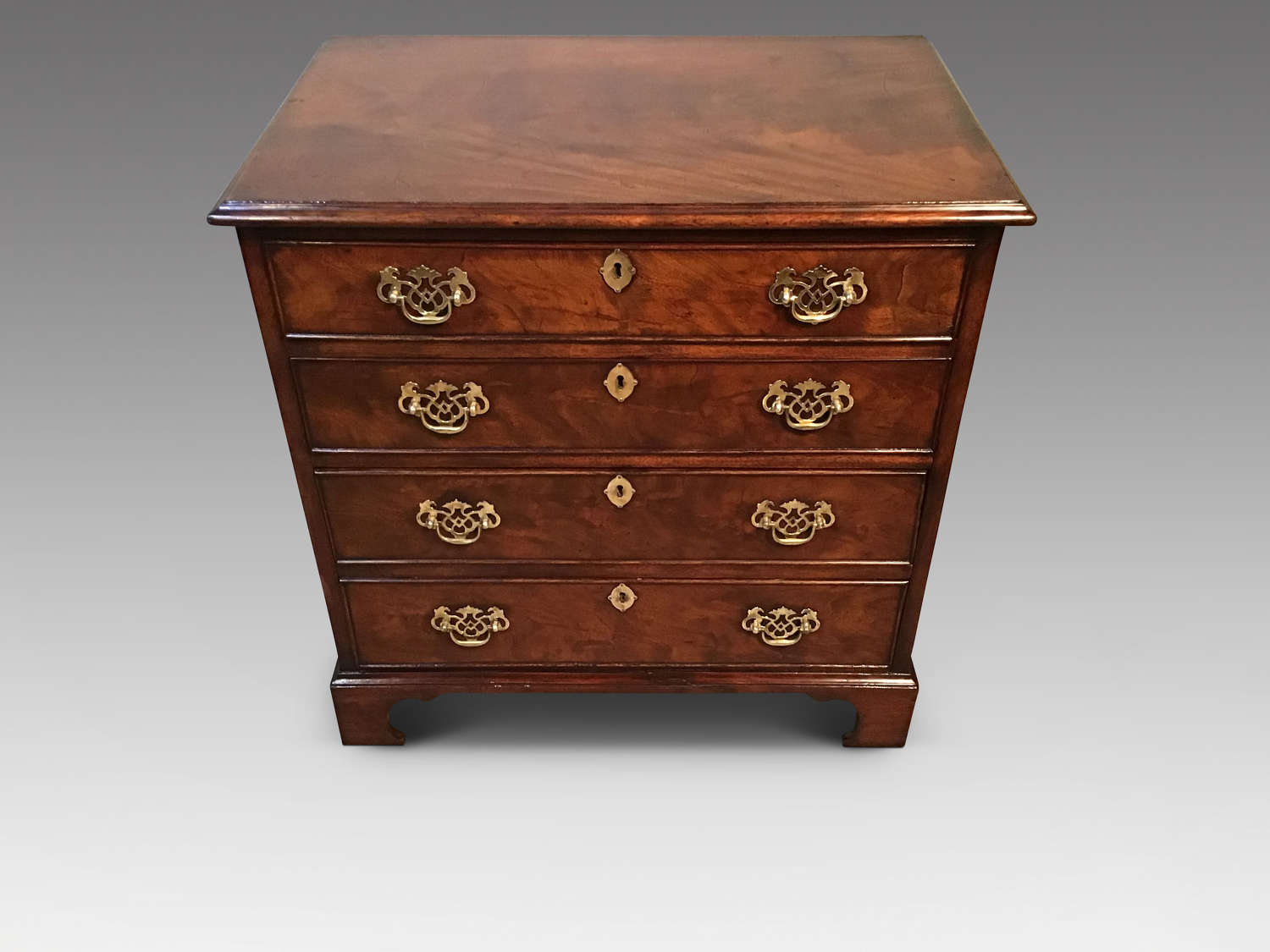 Antique mahogany chest of drawers