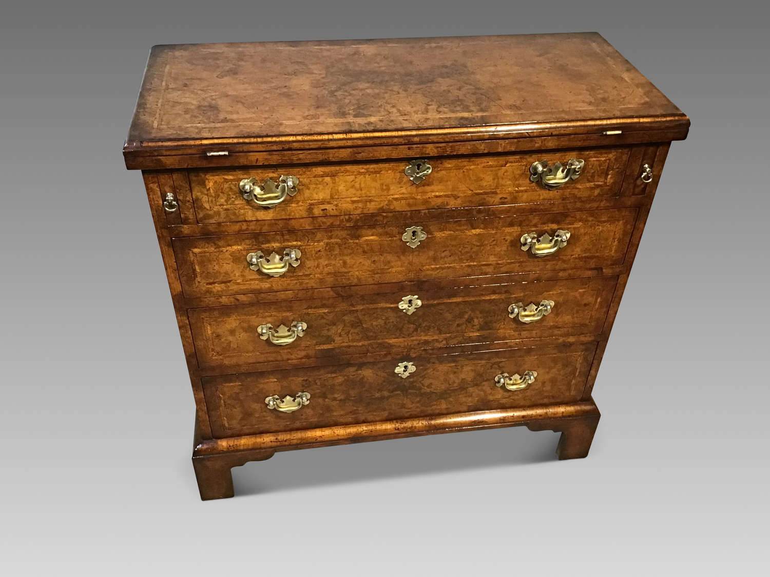 Antique walnut batchelors chest of drawer