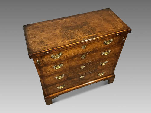 Antique walnut batchelors chest of drawer