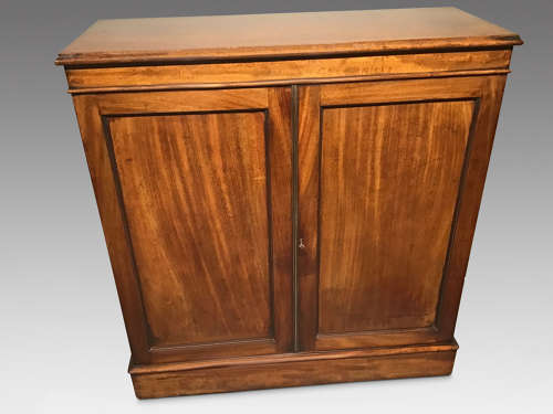 Antique sidecabinet