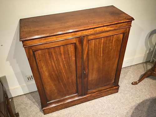 Antique sidecabinet