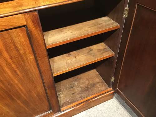 Antique sidecabinet