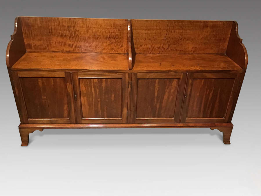 Antique sidecabinet