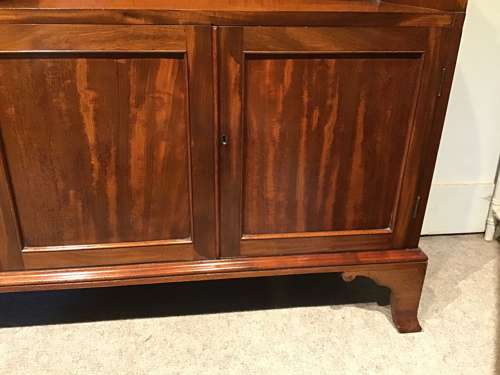 Antique sidecabinet