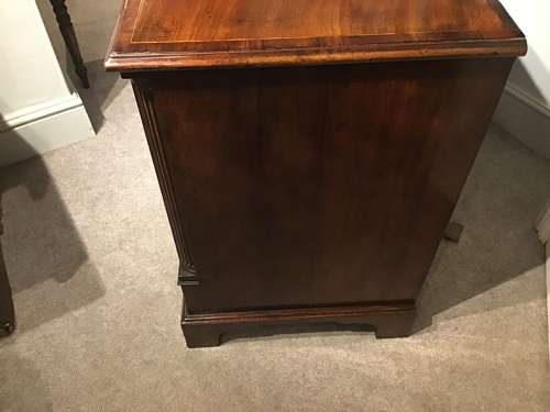 Antique mahogany chest of drawers