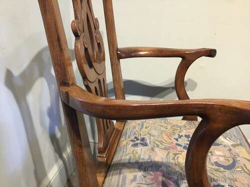 Antique elbow chair