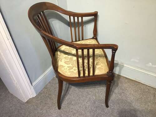 Antique tub chair