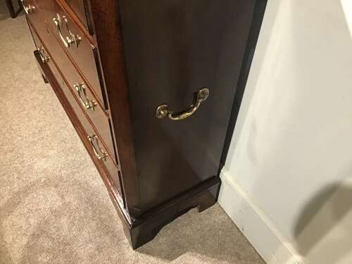 Antique mahogany chest of drawers