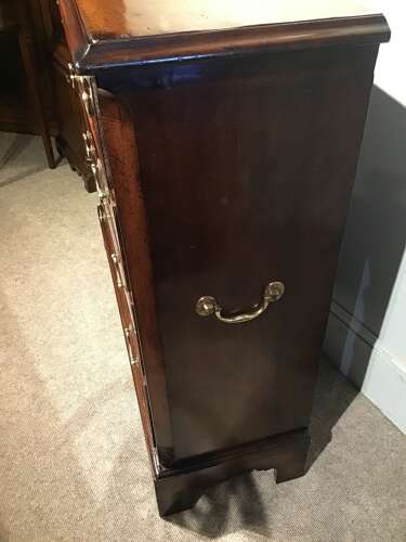 Antique mahogany chest of drawers