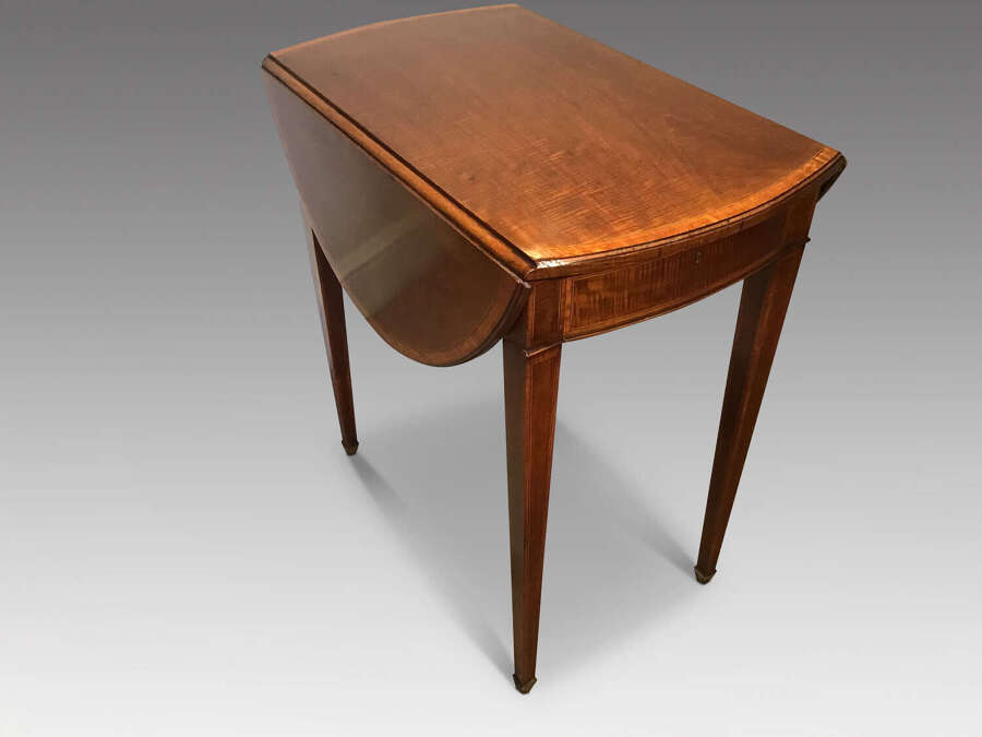 Antique pembroke table