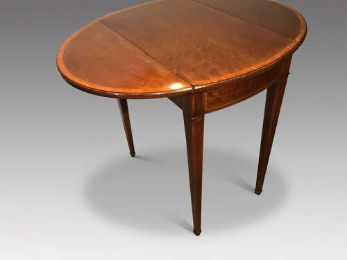Antique pembroke table
