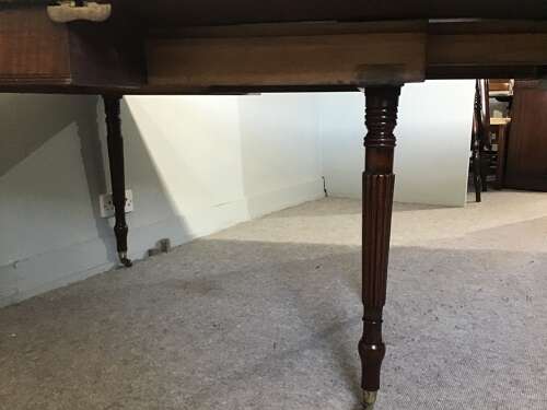 Georgian mahogany dining table