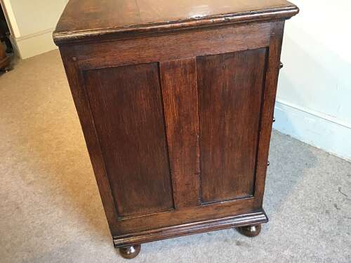 Antique oak chest of drawers