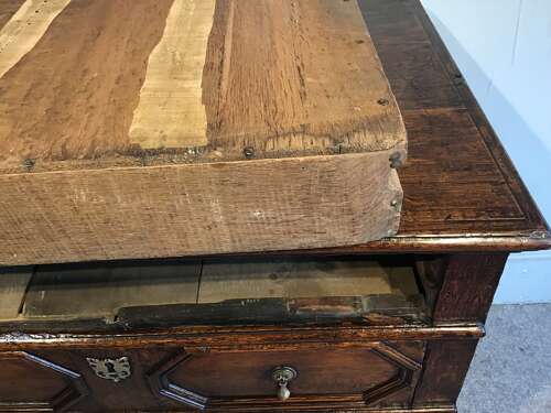 Antique oak chest of drawers
