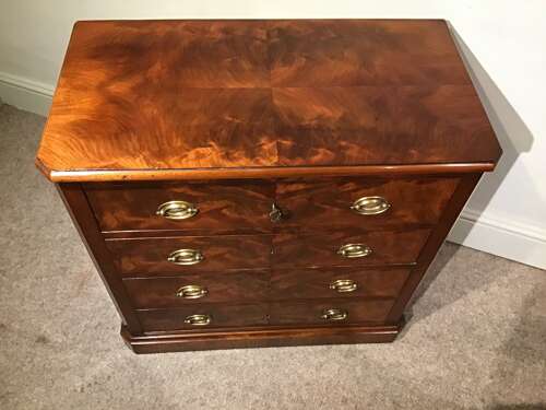 Antique mahogany chest of drawers