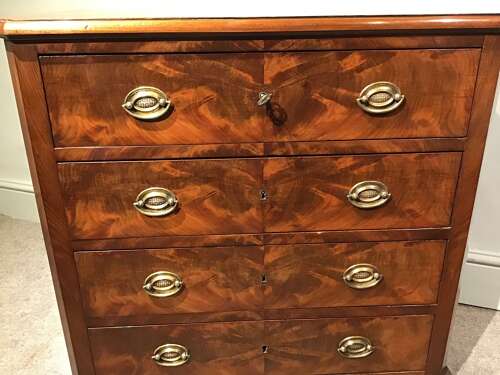 Antique mahogany chest of drawers