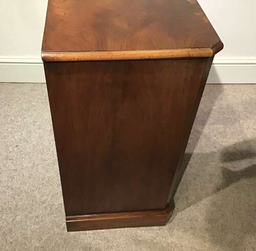 Antique mahogany chest of drawers