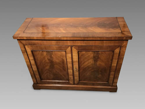 Antique mahogany sidecabinet