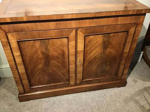 Antique mahogany sidecabinet