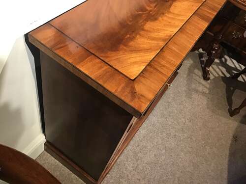 Antique mahogany sidecabinet