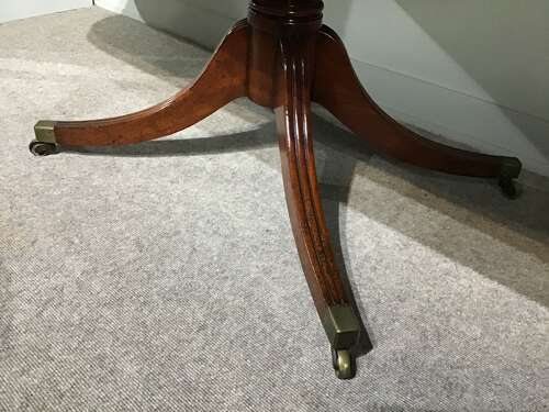 Georgian mahogany breakfast table