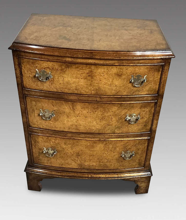 Walnut chest of drawers