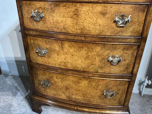 Walnut chest of drawers