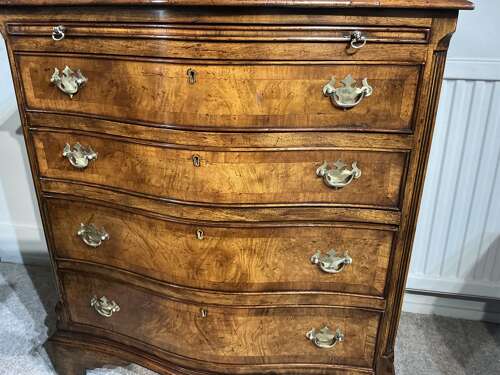 Walnut chest of drawers