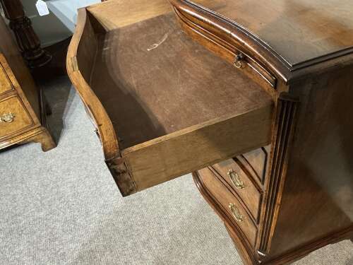 Walnut chest of drawers